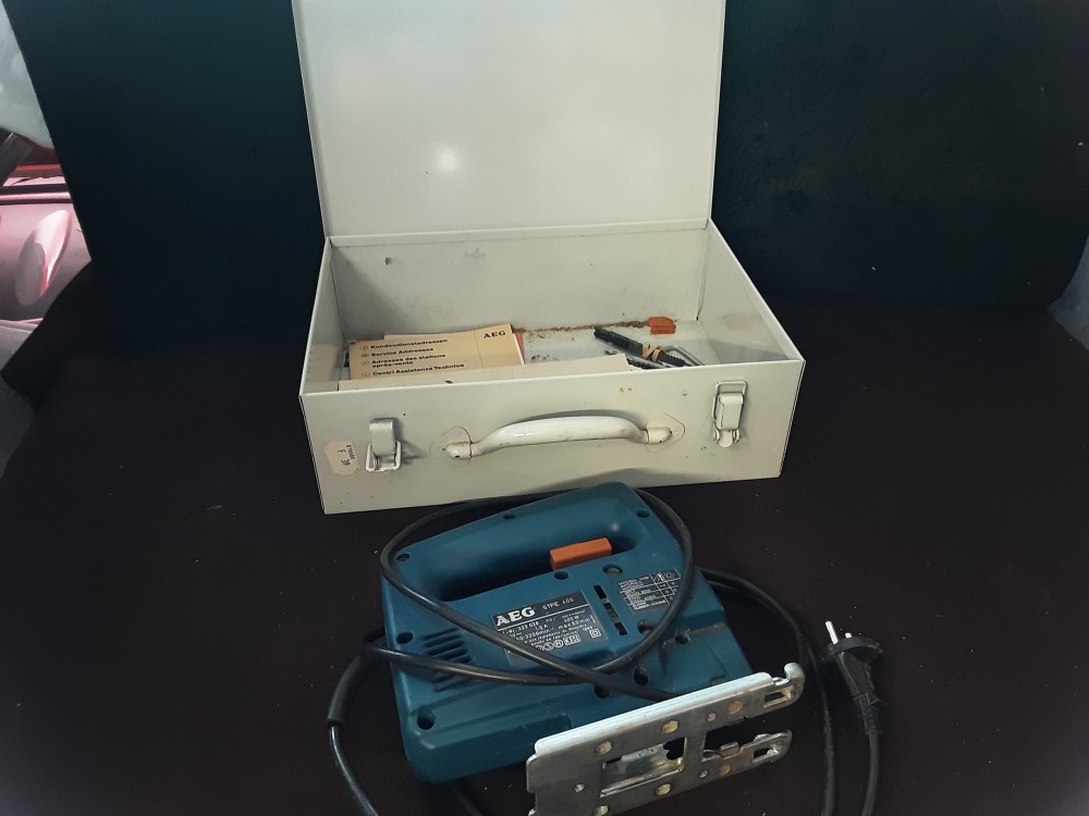 SCIE SAUTEUSE AEG 400W