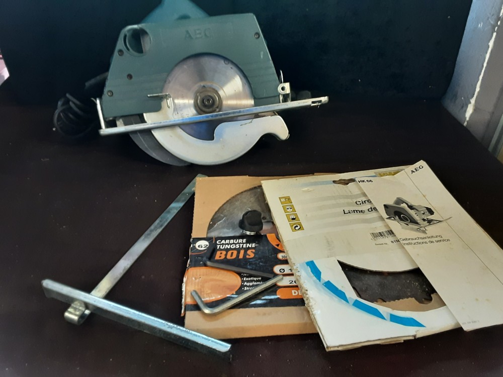 SCIE CIRCULAIRE AEG 1200W