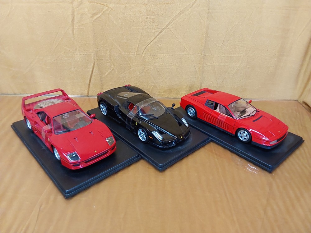 VOITURE MINIATURE 1/24