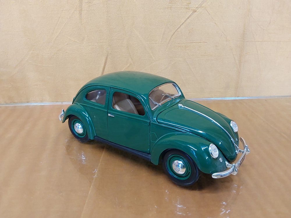 VOITURE MINIATURE 1/18