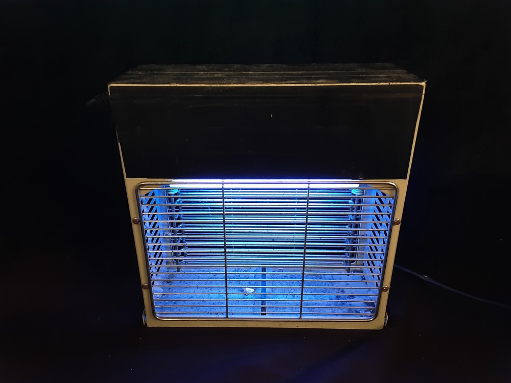 APPAREIL ELECTRIQUE LAMPE DESTRUCTEUR A INSECTES