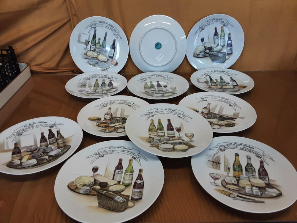LOT DE 12 ASSIETTES A FROMAGES PORCELAINE ATELIERS DE LA CIGOGNE