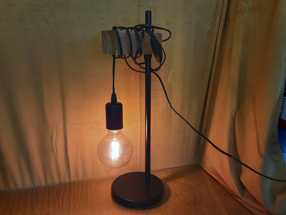 LAMPE A POSER PIED NOIR METAL VENDU AVEC L’AMPOULE