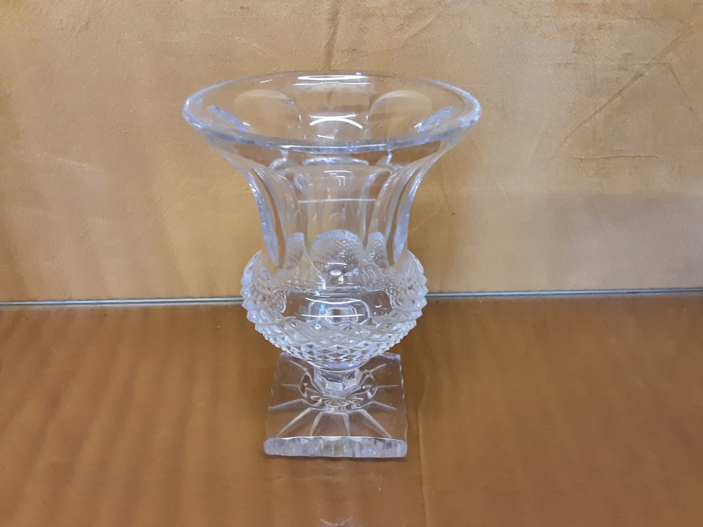 VASE SUR PIED EN CRISTAL