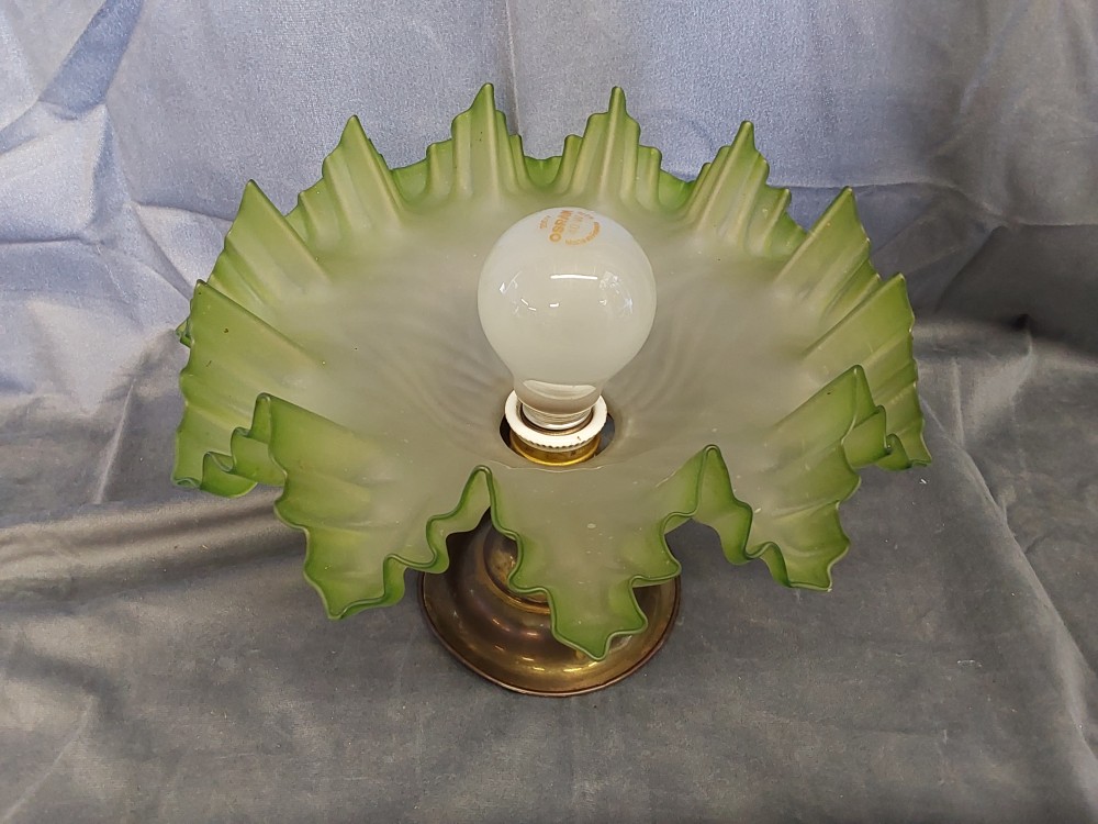 PLAFONNIER TULIPE VERTE EN VERRE
