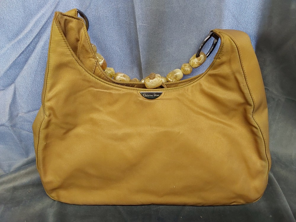SAC A MAIN CHRISTIAN DIOR REF RU0959 TISSU BEIGE NYLON SATINE POIGNEE PERLES FANTAISIES