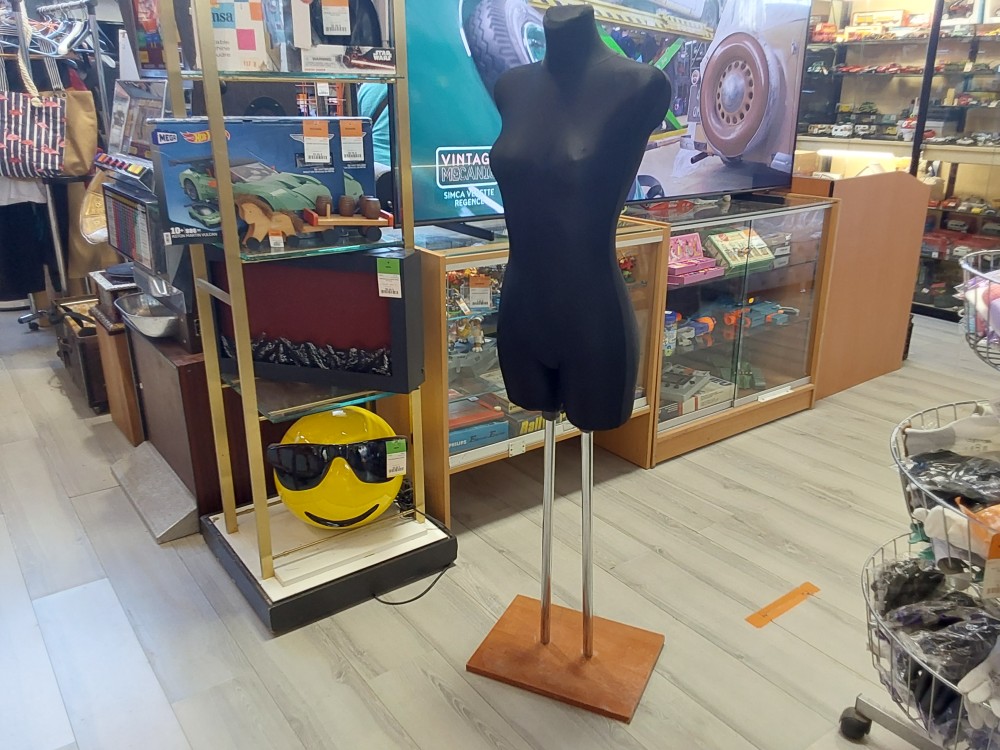 BUSTE MANNEQUIN NOIR SUR SUPPORT METAL ET BOIS 