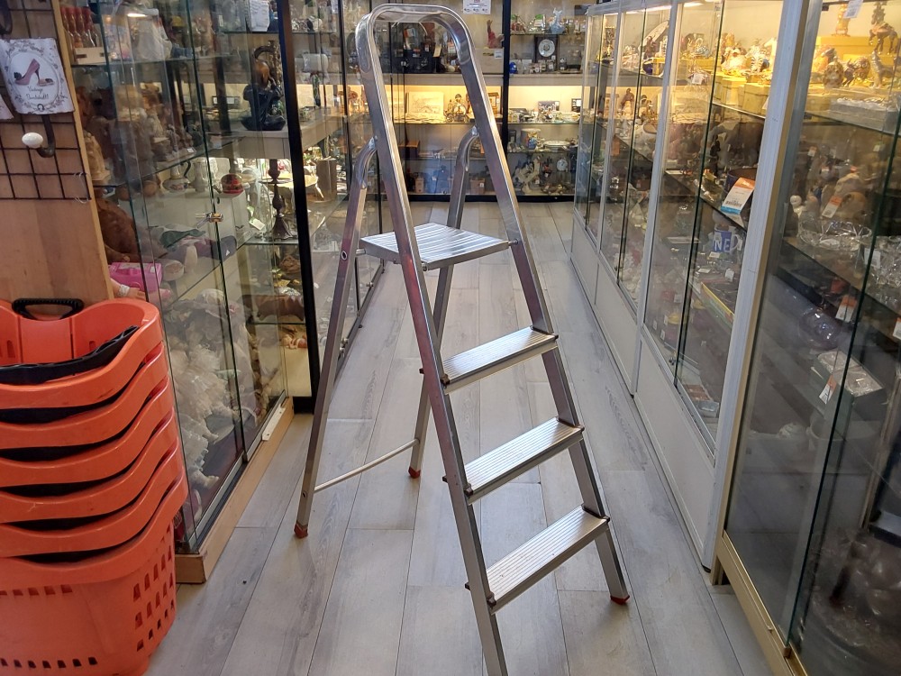 Escabeau 4 Marches En Alu