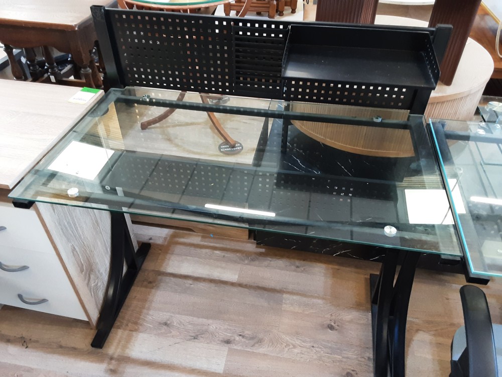 BUREAU EN VERRE PIEDS METAL NOIR
