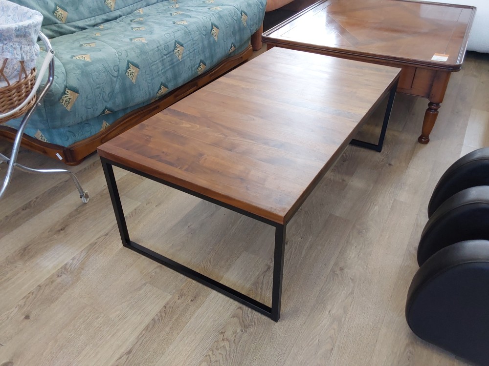 TABLE BASSE PLATEAU EN BOIS PIEDS METAL NOIRS