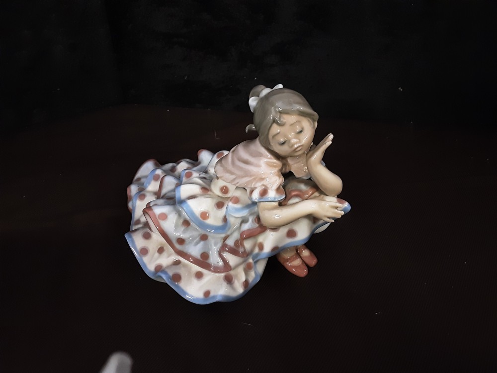 STATUETTE  DANSEUSE PORCELAINE LLADRO