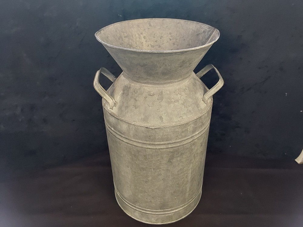 POT OU VASE EN ZINC 2 ANSES 
