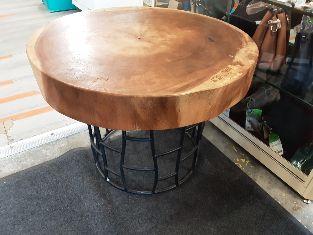 TABLE BASSE PIED ROND AJOURÉ METAL PLATEAU BOIS