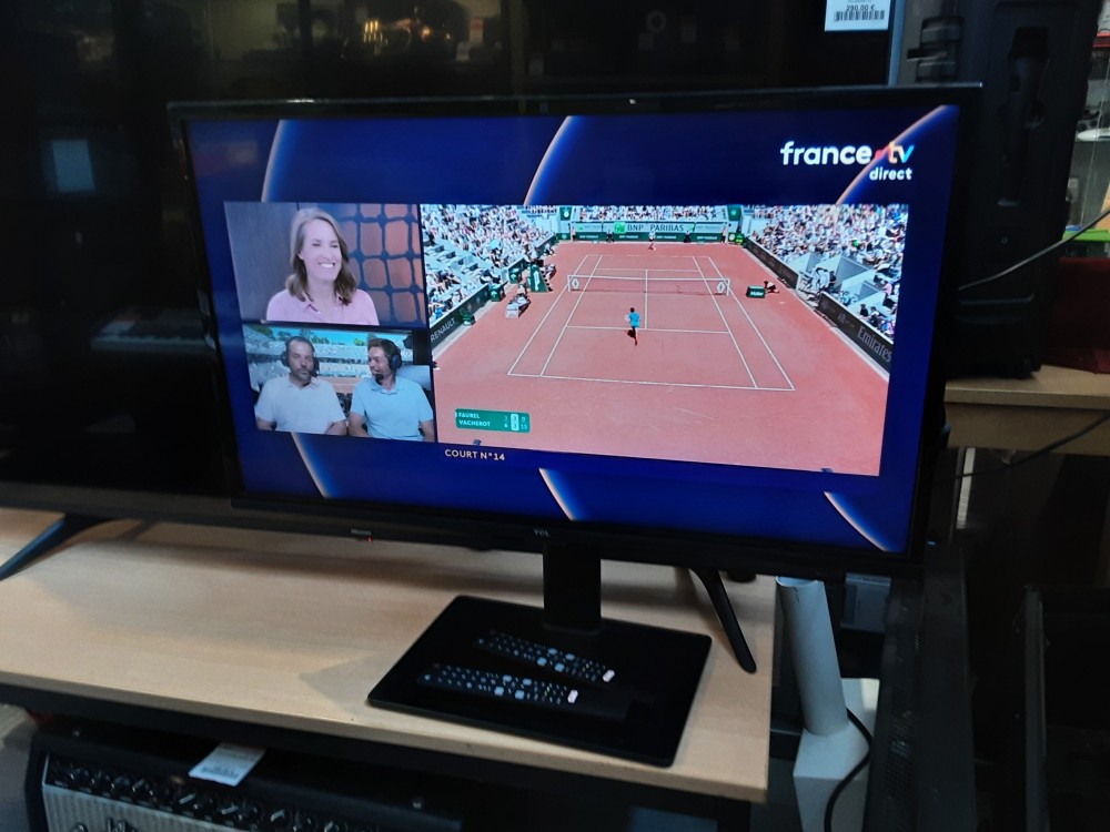 TELEVISION  TCL SMART SUR PIED  32 POUCES
