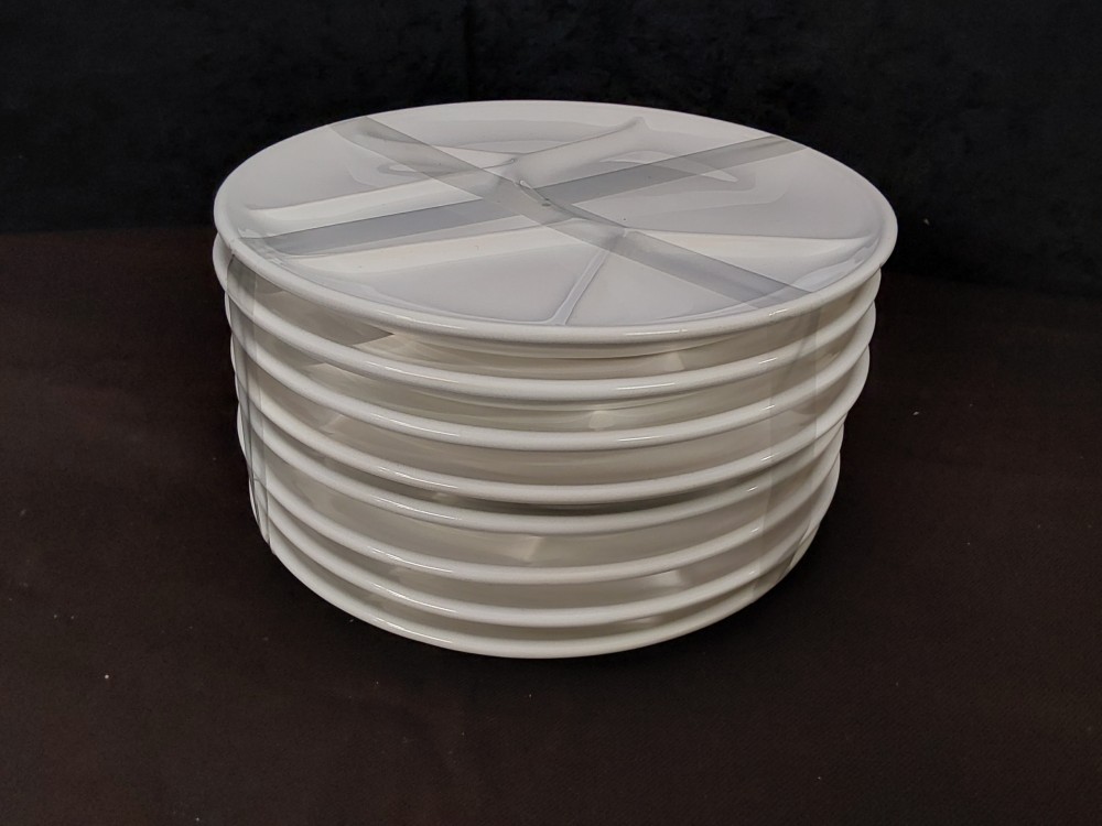 LOT DE 8 ASSIETTES A FONDUE PORCELAINE BLANCHE 