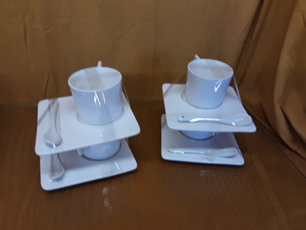 LOT DE 4 TASSES À CAFÉ + SOUS TASSE + CUILLÈRE EN PORCELAINE BLANCHE 