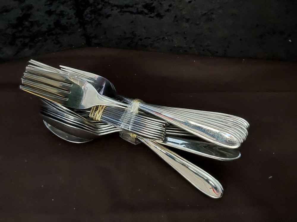 LOT DE 12 FOURCHETTES + 12 CUILLÈRES + 9 PETITES CUILLÈRES INOX