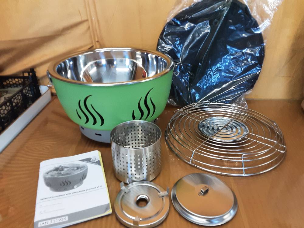BARBECUE A CHARBON AVEC VENTILATION ACTIVE JAMAIS SERVI