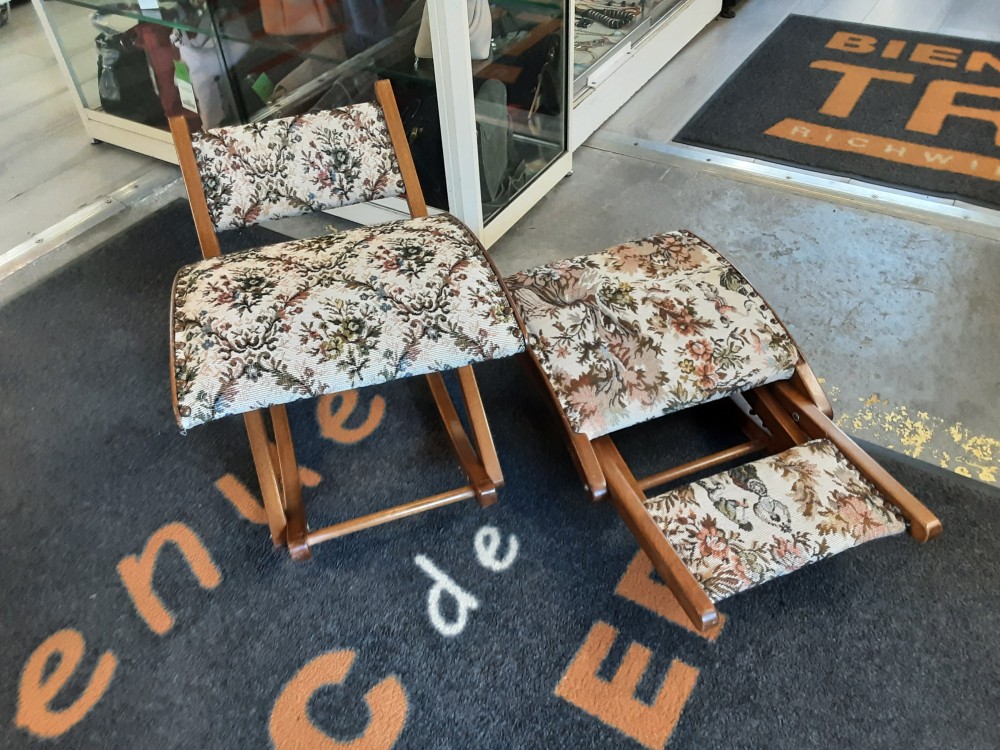 REPOSE PIED BOIS TISSU FLEURIES 