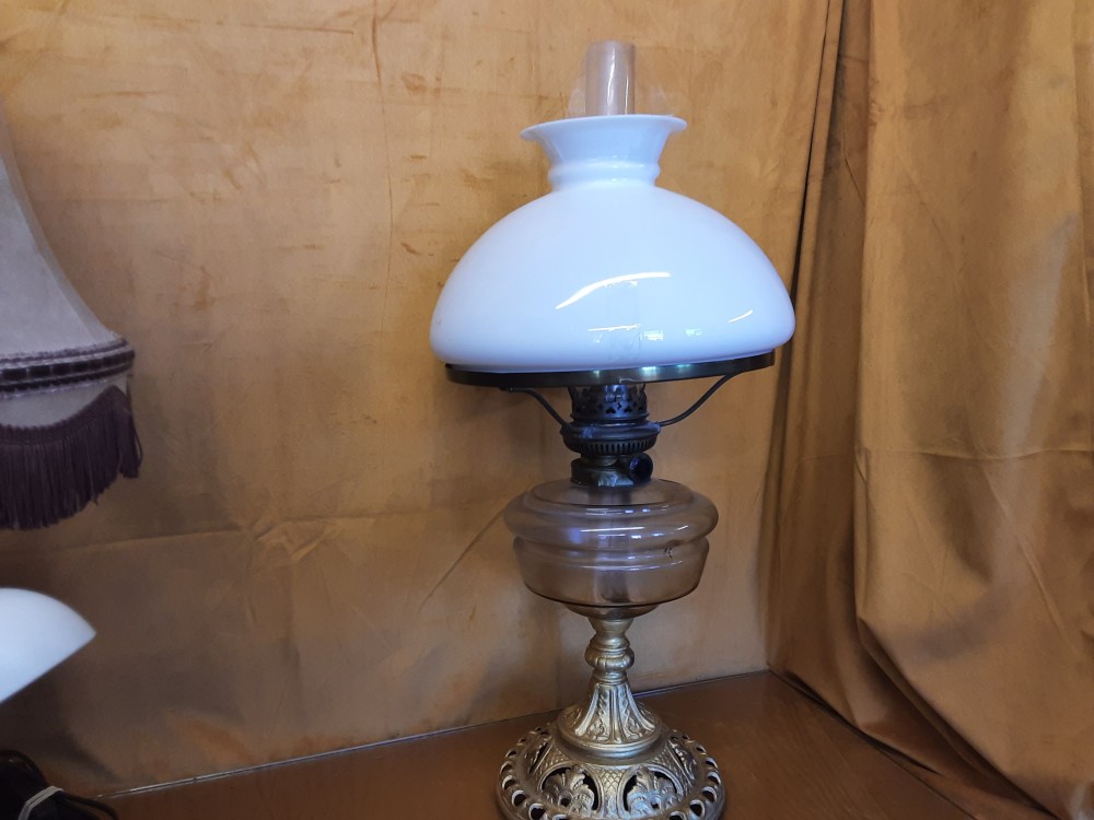 Lampe A Petrole Gm Pied Dore  Verre Et Opaline