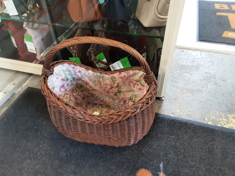 PANIER EN OSIER FORME HARICOT INTÉRIEUR TISSU 