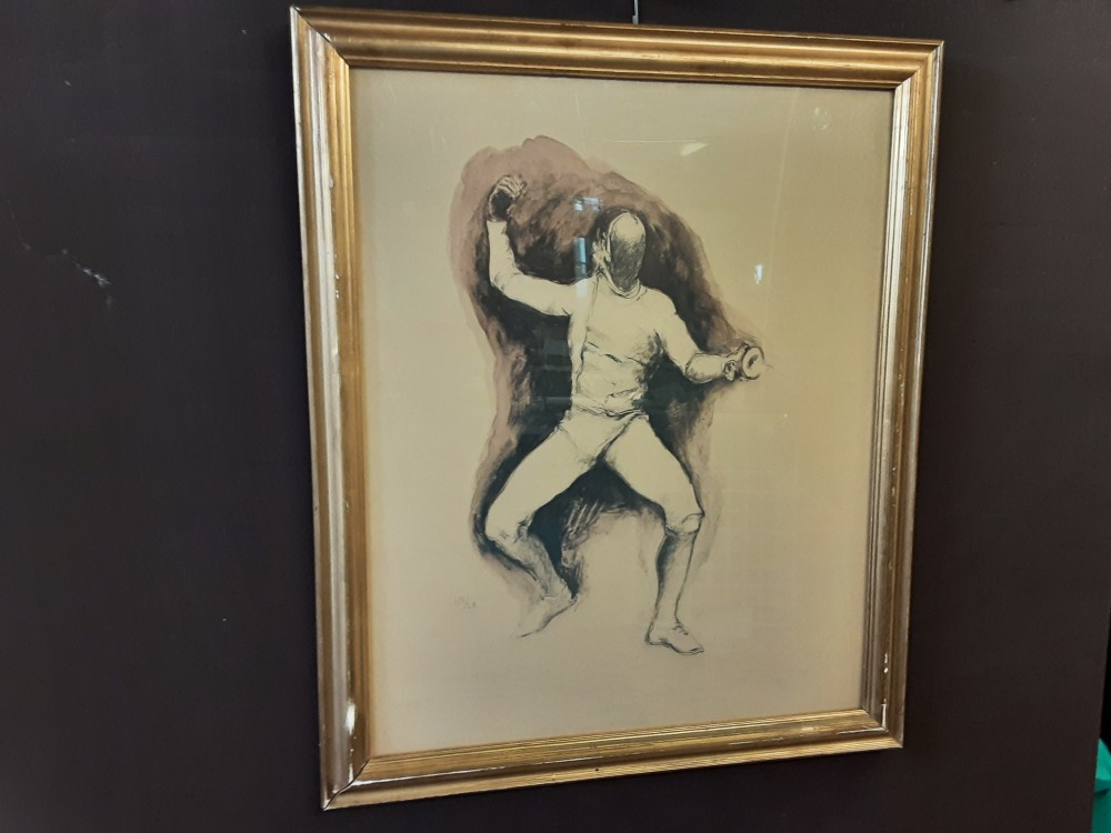 TABLEAU MOTIF ESCRIMEUR CADRE DORÉ 52X63CM