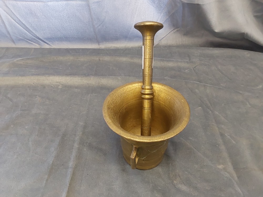 MORTIER ET PILON EN BRONZE H.10CM 