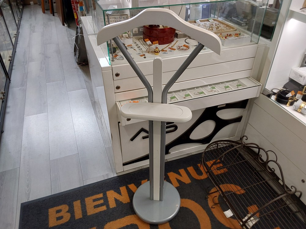 VALET DE CHAMBRE GRIS ET BLANC