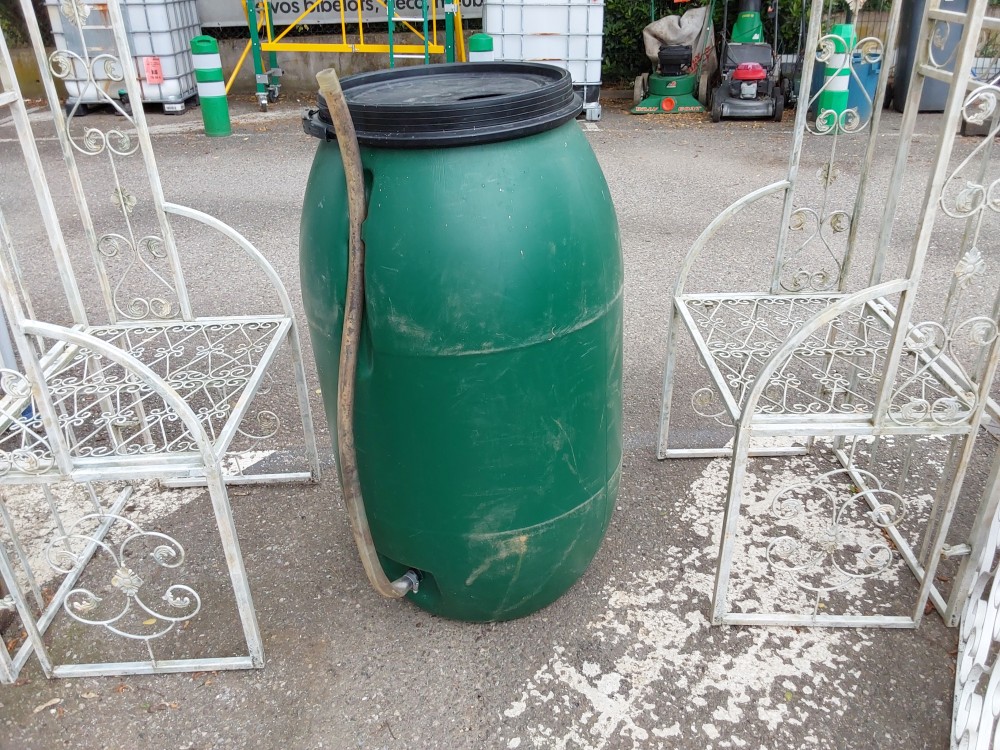 Récupérateur D’eau Pvc Vert En Noir