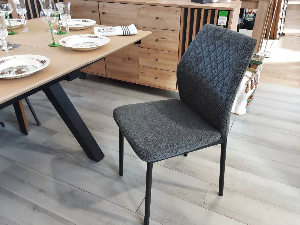 CHAISE ECO GRIS FONCE EN TISSU MOTIF CAPITONNÉ - PIEDS MÉTAL NOIR