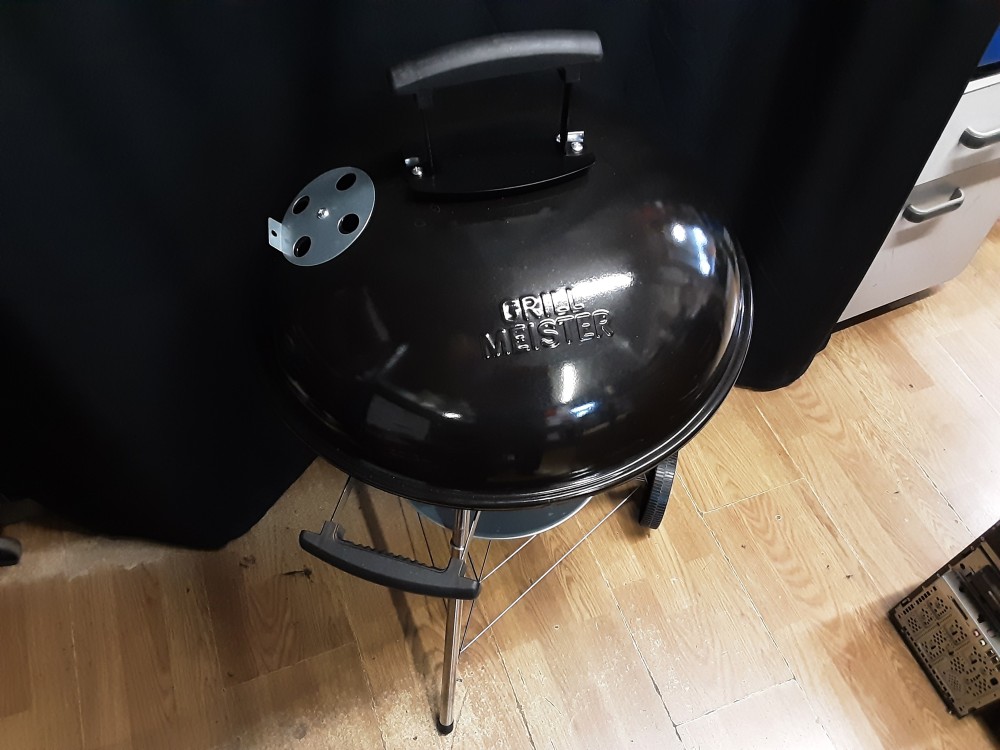 BARBECUE ROND NOIR GRILL MEISTER DIAM. 46CM + BACHE ET 2 PINCES