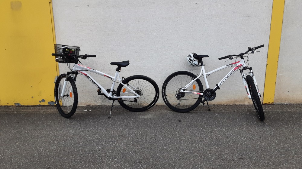 VTT BTWIN ROCKRIDER 340   BLANC ET NOIR 26 POUCES