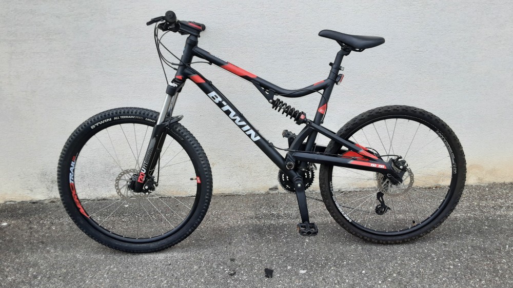 VTT BTWIN ROCKRIDER 520S CADRE XL 27.5 POUCES ROUGE ET NOIR