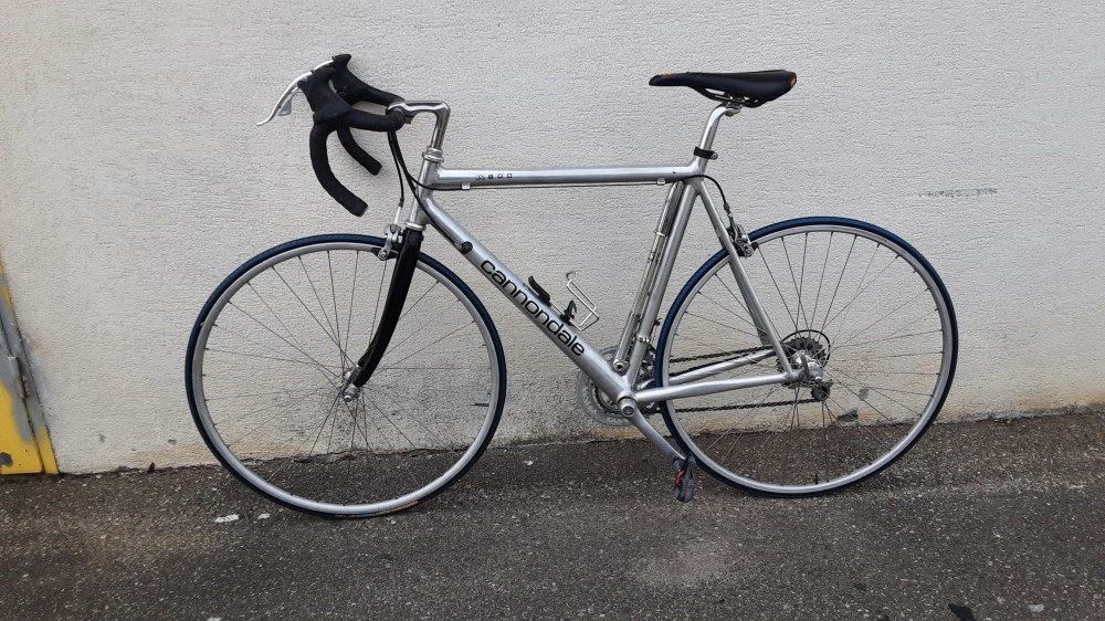 VELO DE COURSE  CANNONDALE R800 CADRE ALU  ET NOIR
