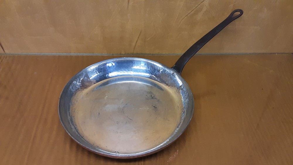 Poele Avec Manche En Cuivre Diam. 28Cm