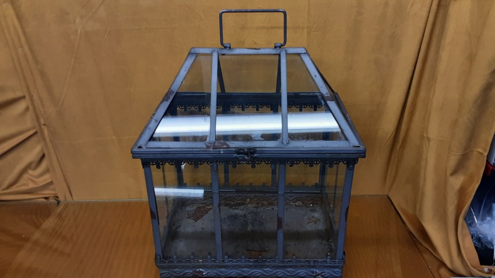 SERRE DECORATIVE EN METAL GM