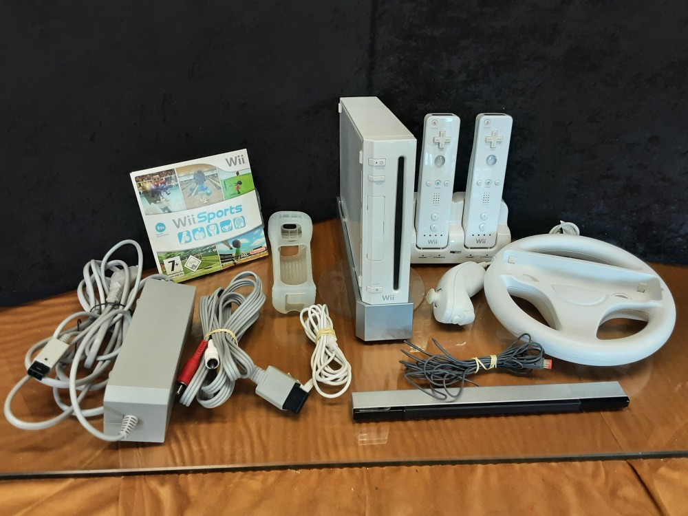CONSOLE WII + 2 MANETTES + WII SPORT