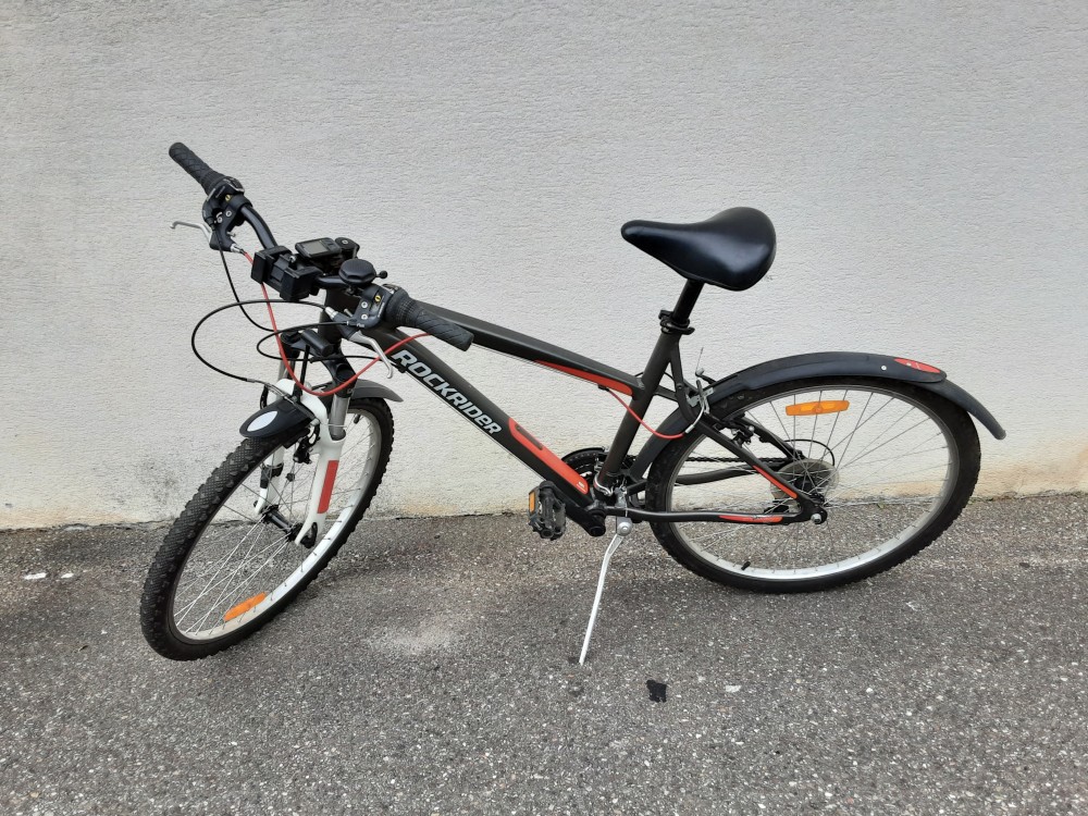 VELO VTT ROCKRIDER GRIS ET ROUGE 26 POUCES