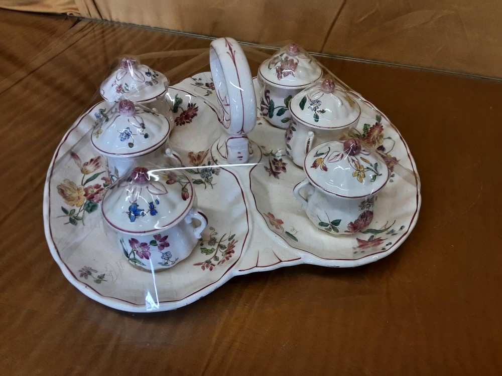 PLAT SEPARATEUR + 6 POTS A RESTAURER MOTIF FLEURS ROSES