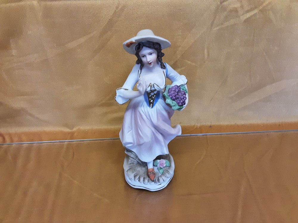 DAME EN BISCUIT H. 18CM