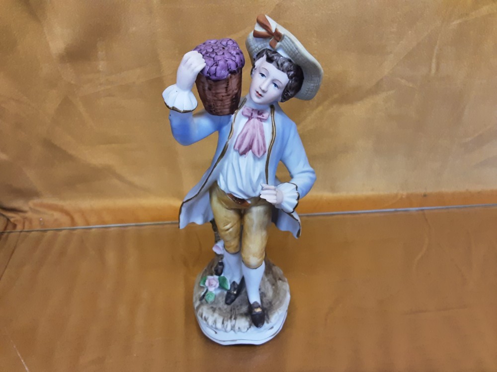 JEUNE HOMME EN BISCUIT H. 19CM