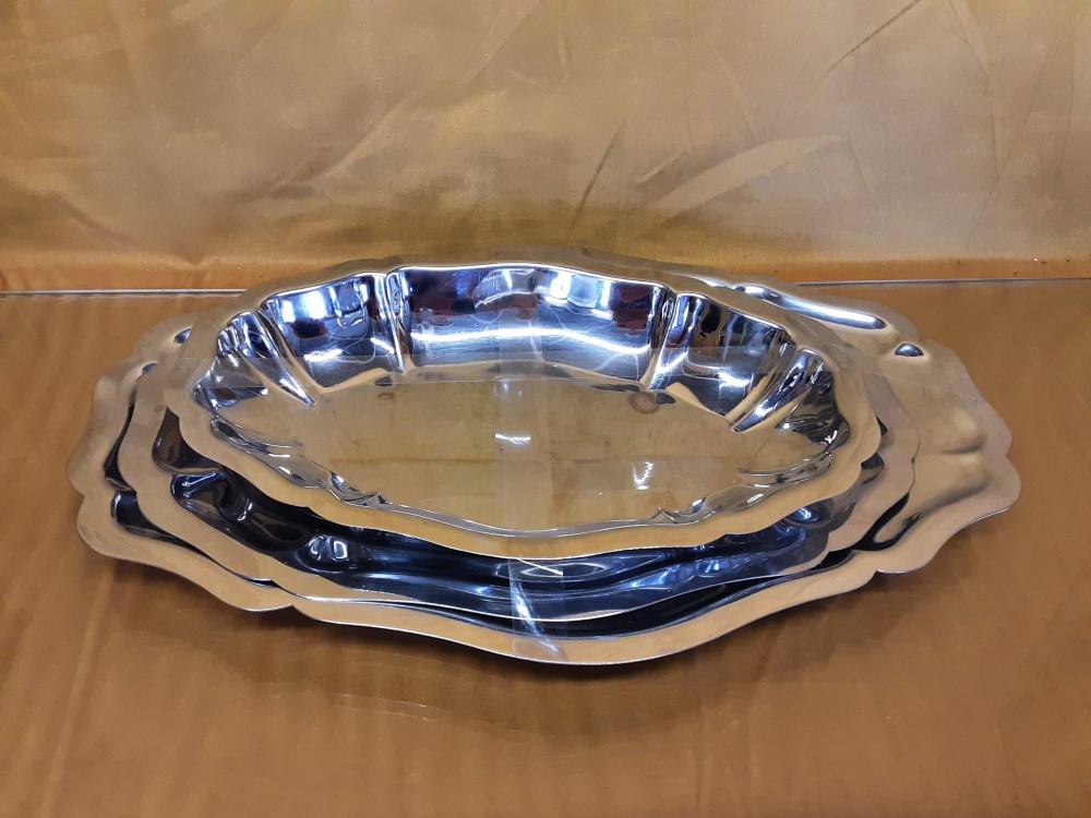 LOT DE 3 PLATS EN INOX