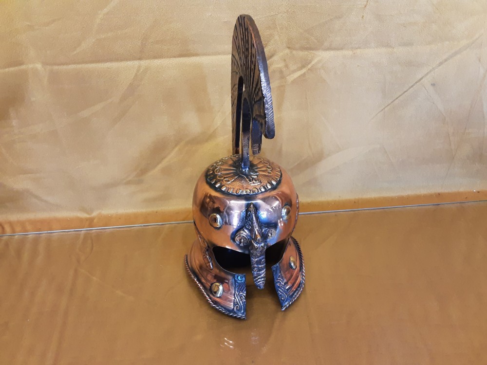 CASQUE DE CHEVALIER EN CUIVRE DECORATIF