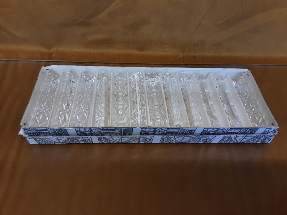 LOT DE 12 PORTES COUTEAUX EN CRISTAL