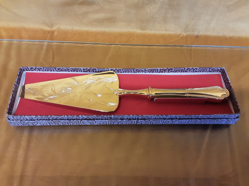 PELLE A GATEAUX EN VERMEILLE
