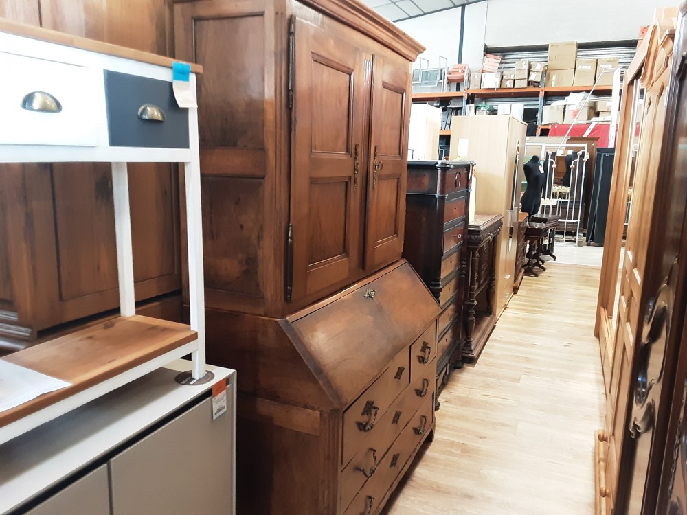 SECRETAIRE DOS D’ANE 3 PORTES 10 TIROIRS EN NOYER