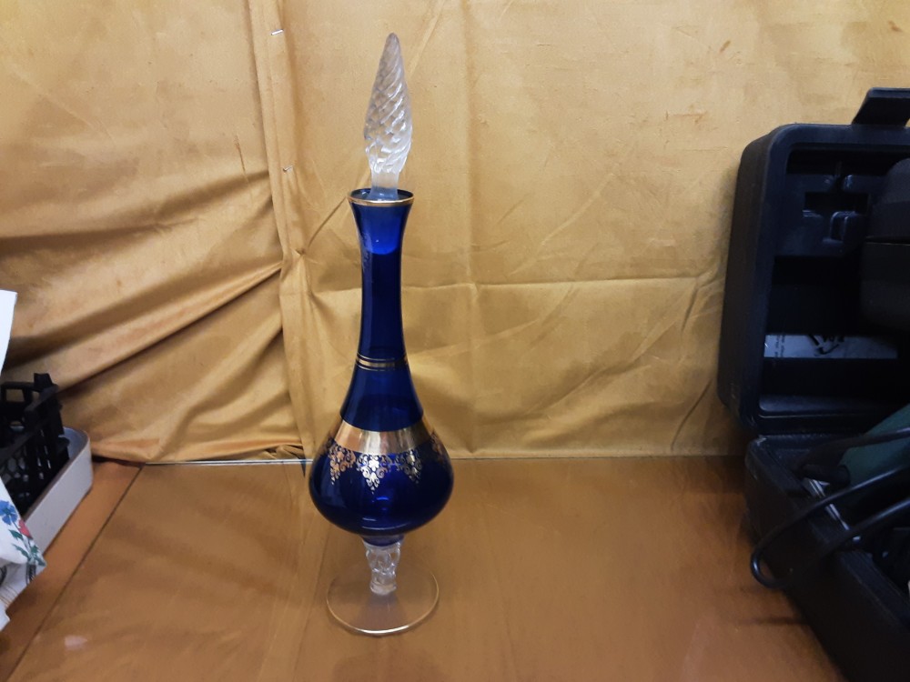 CARAFE BLEUE AVEC BOUCHON 