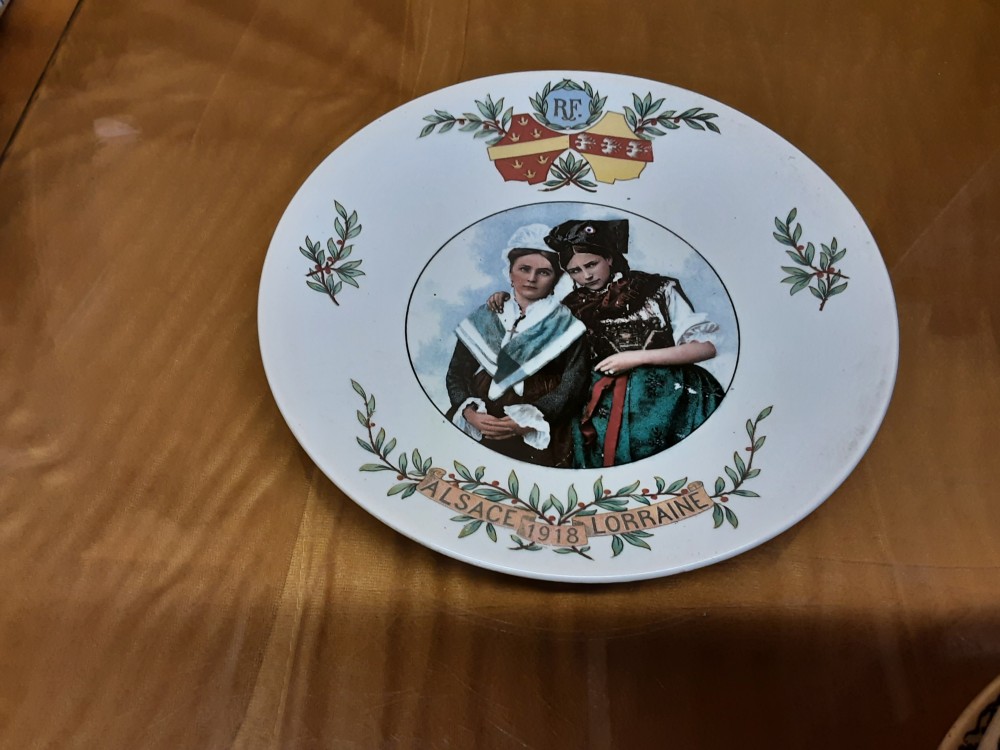 ASSIETTE SARREGUEMINES "ALSACE LORRAINE 1918"