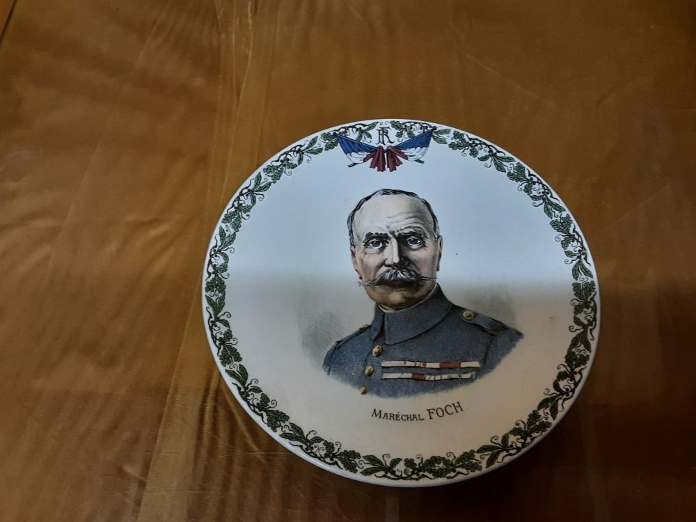ASSIETTE SARREGUEMINES "MARÉCHAL FOCH"