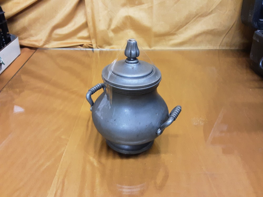 POT EN ÉTAIN 